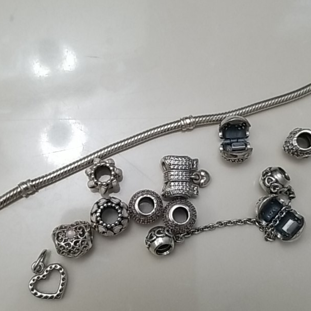 Pandora bracelet with charms 11